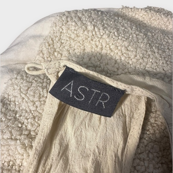 Astr Cream Sleeveless Linen Dress - Picture 7 of 8